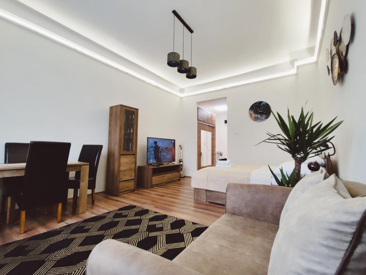 דברצן Central Palace Apartman מראה חיצוני תמונה