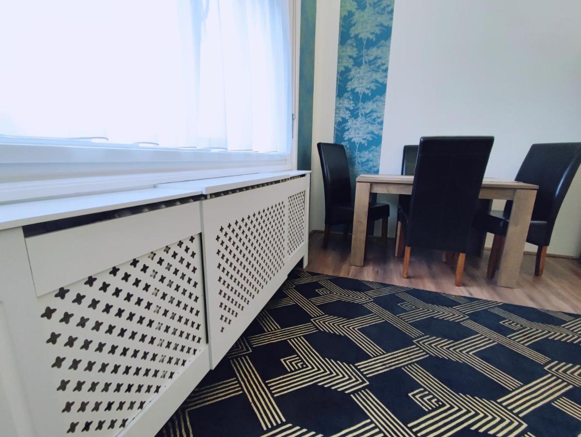 דברצן Central Palace Apartman מראה חיצוני תמונה