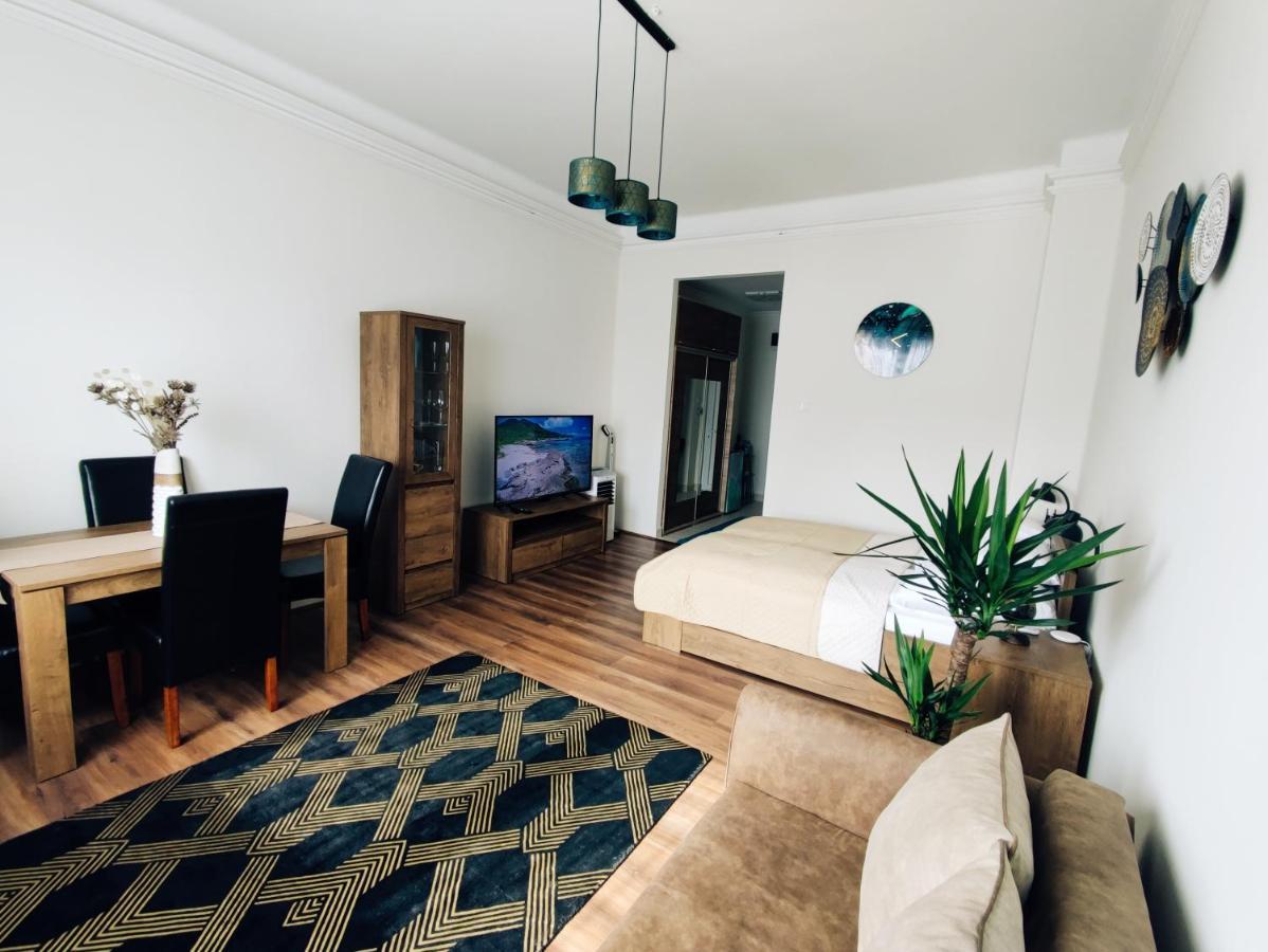 דברצן Central Palace Apartman מראה חיצוני תמונה